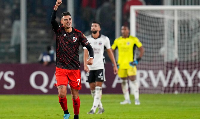 Matias Suarez celebra un gol de River Plate en la Libertadores