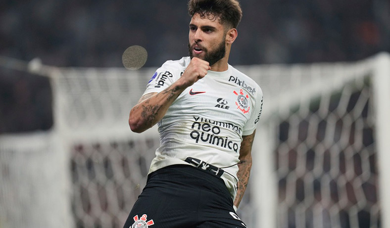 El delantero brasileño Yuri Alberto celebra un gol de Corinthians