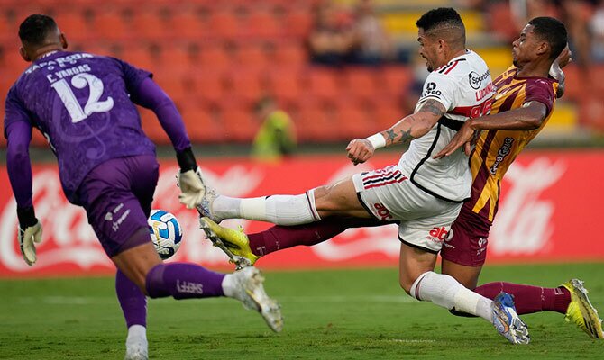 Luciano de Sao Paulo en partido contra Tolima por la Sudamericana 2023