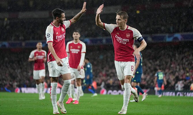 Martin Odegaard celebra una anotación del Arsenal en la Champions