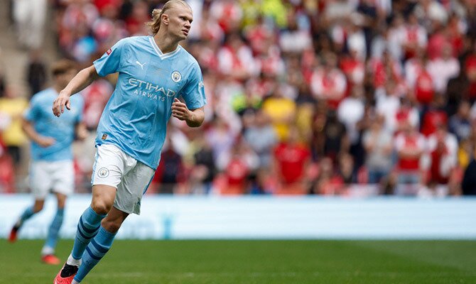 Eerling Haaland en acción con el Manchester City en la Community Shield