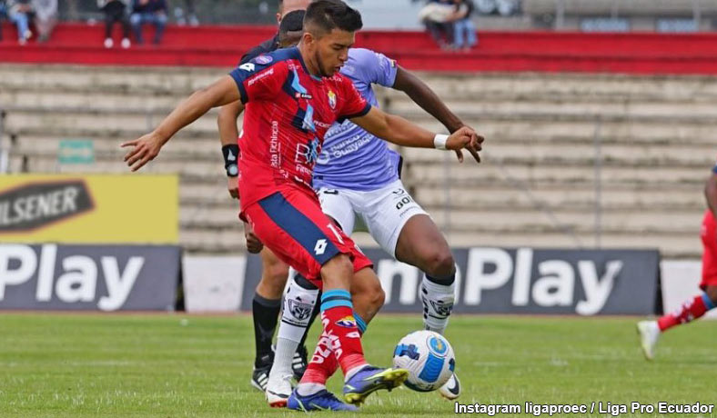 Acción del partido entre El Nacional e Independiente por Liga Pro