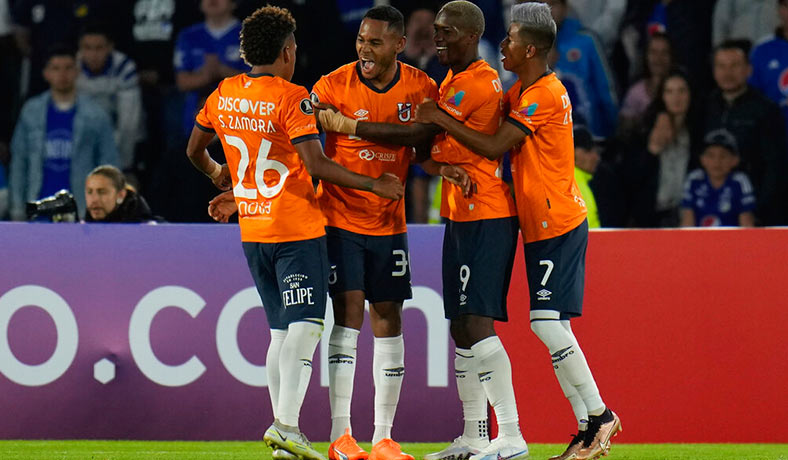 El panameño Ismael Díaz festeja un gol de Universidad Católica