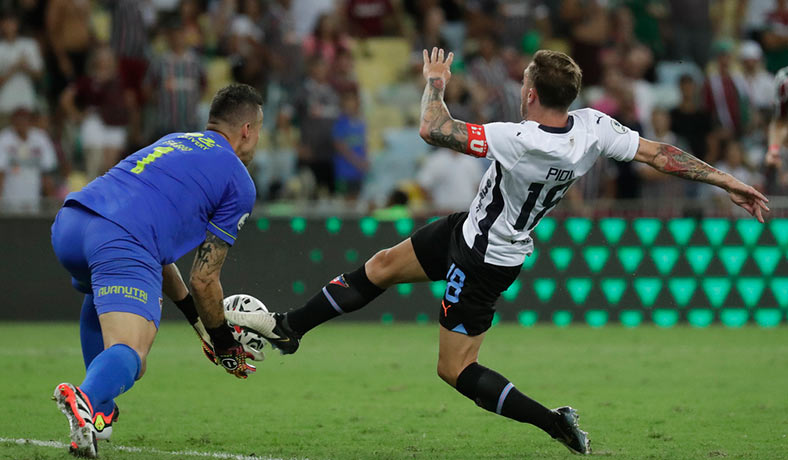 Lucas Piovi de Liga ante Fluminense por la Recopa