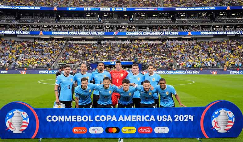 El equipo de Uruguay que enfrentó a Brasil en semifinales de Copa America