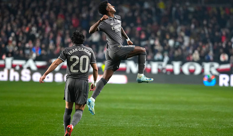 Rodrygo festeja un gol del Real Madrid contra el Rayo