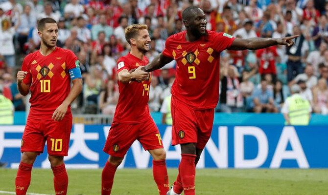 Hazard (izquierda), Mertens (centro) y Lukaku (derecha) celebran un gol. Conoce las cuotas del Francia Vs Bélgica.