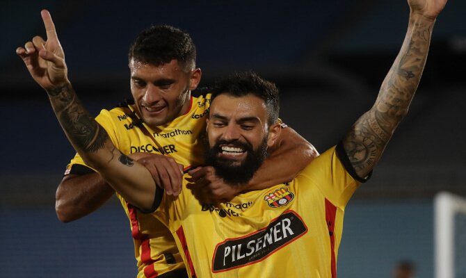 Gonzalo Mastriani celebra un gol. Picks y cuotas Barcelona vs Montevideo City de Copa Libertadores.