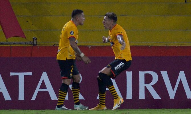 Jugadores de Barcelona celebran un tanto en Copa Libertadores. Cuotas Boca Juniors vs Barcelona