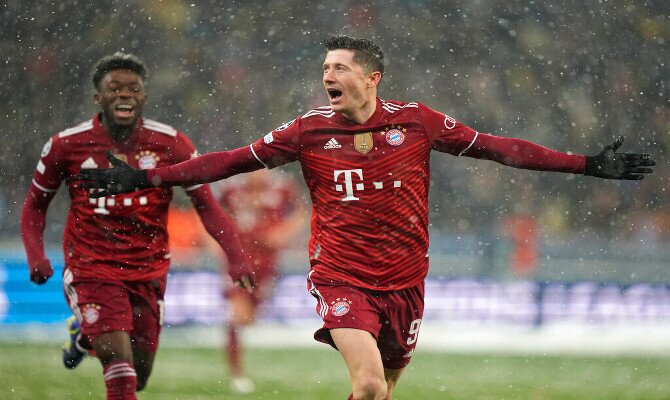 Lewandowski celebra su golazo de chilena en la imagen. Cuotas Borussia Dortmund vs Bayern Múnich.