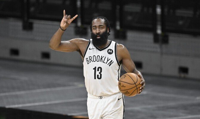 James Harden, en la imagen, y sus compañeros son los favoritos en las apuestas para el Brooklyn Nets vs Detroit Pistons