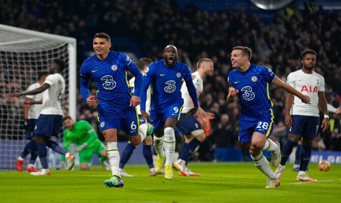 El brasileño Thiago Silva celebra un tantoChelsea de Lukaku o Thiago Silva se enfrenta a Palmeiras por el título del Mundial de Clubes.