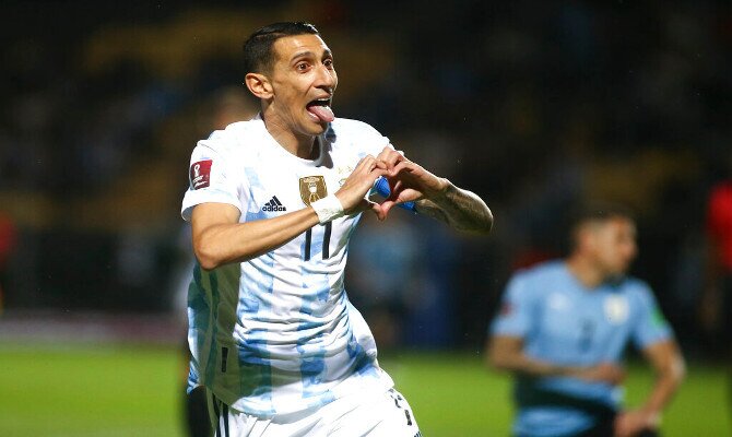 Di María celebra el gol de la victoria. Cuotas en el Chile vs Argentina, Eliminatorias Conmebol.