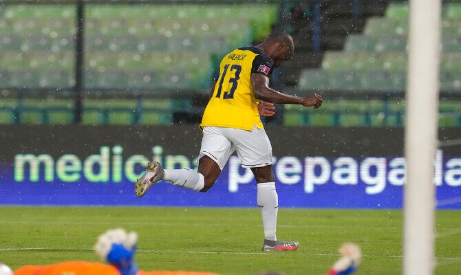 Enner Valencia celebra uno de sus últimos goles. Cuotas para el duelo entre Colombia vs Ecuador