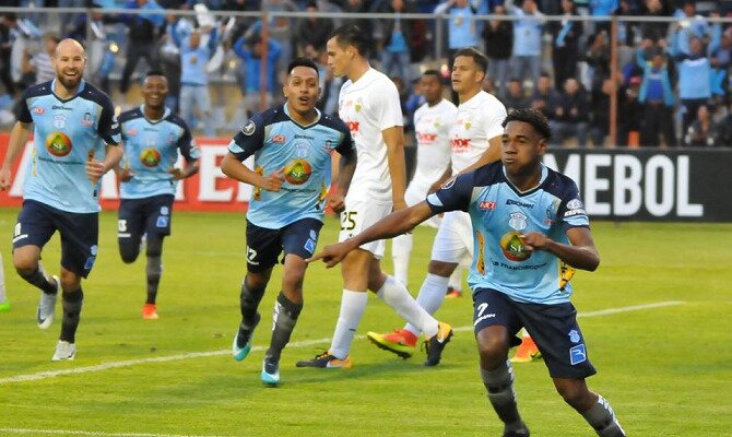 Deportivo Macará celebrando un gol