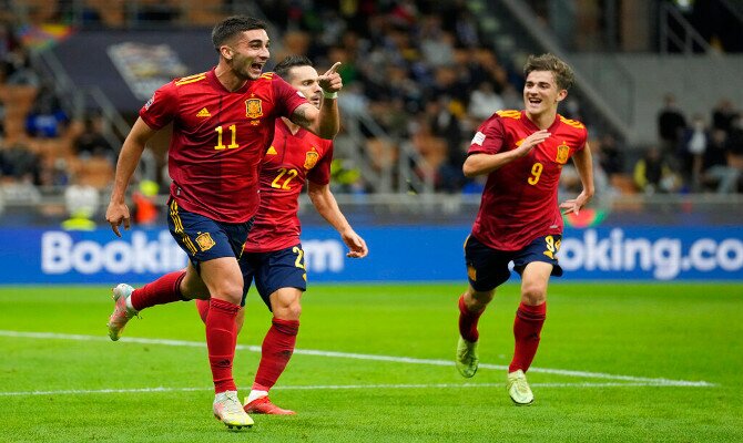 Ferrán Torres celebra un gol con La Roja. Cuotas para el España vs Francia de Liga de Naciones.