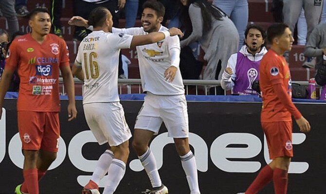 Los jugadores de LDU Quito celebran un gol. Conoce las cuotas del Guabirá Santa Cruz vs Liga de Quito