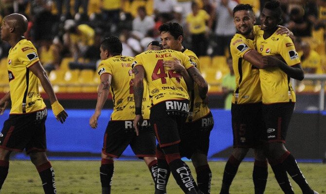 Varios jugadores de Barcelona SC celebrando un gol. Conoce los pronósticos del Barcelona SC Vs Guayaquil City.