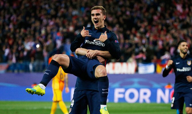 Griezmann celebra un tanto con el Atleti. Conoce las cuotas del FC Barcelona vs Atlético de Madrid.