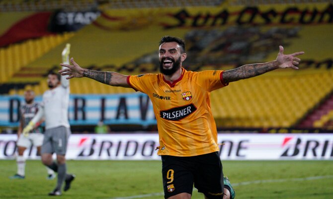 Mastriani celebra un gol en la imagen. Cuotas y pronósticos Independiente Valle vs Barcelona.