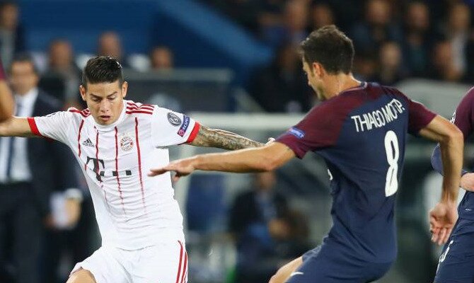 James Rodríguez disputa un balón. Conoce las cuotas del Bayern Munich vs Paris Saint Germain.