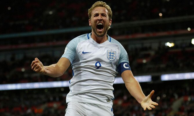 Harry Kane (izquierda) chilla y celebra un gol. Conoce las cuotas del Inglaterra Vs Panamá.