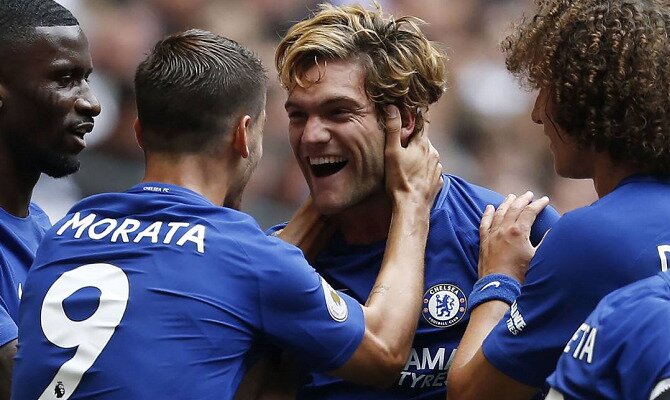 Marcos Alonso celebra un gol. Conoce las cuotas del Chelsea FC vs Tottenham Hotspur