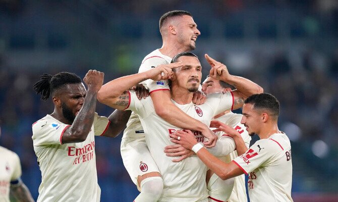 Ibrahimovic celebra su gol con el Milán en el Olímpico de Roma. Cuotas del AC Milán vs Inter Milán.