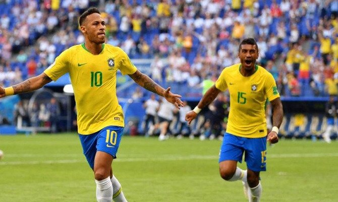 Neymar celebra un gol con Brasil, favorito en las cuotas Brasil vs Bélgica.