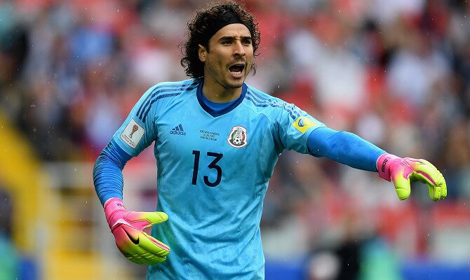 Guillermo Ochoa da órdenes a sus compañeros. Conoce los pronósticos del Corea del Sur vs México.