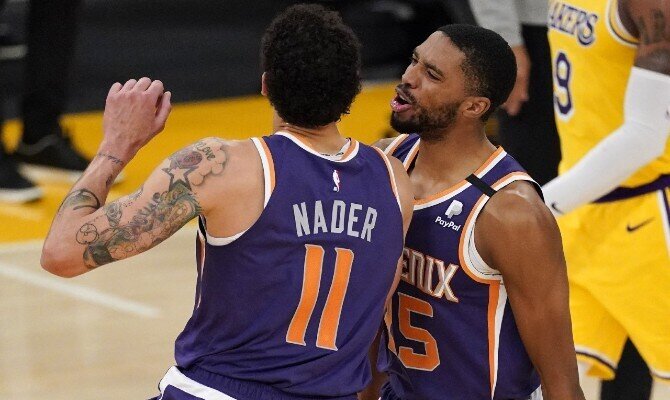 Imagen de Nacer celebrando una canasta. Echa un vistazo a nuestros pronósticos para el Phoenix Suns vs Indiana Pacers