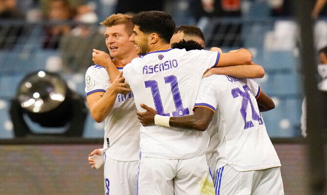 Asensio y Kroos celebran con Vinicius Jr un gol. Cuotas Real Madrid vs Athletic Club, Supercopa