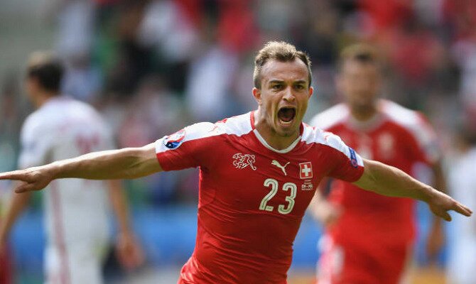 Xherdan Shaqiri celebra un gol con su selección. Conoce las cuotas del Suiza vs Costa Rica